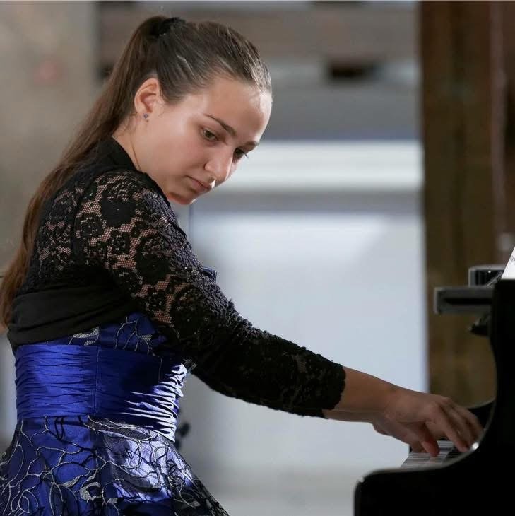 Angela Todorova concentrating at the keyboard
