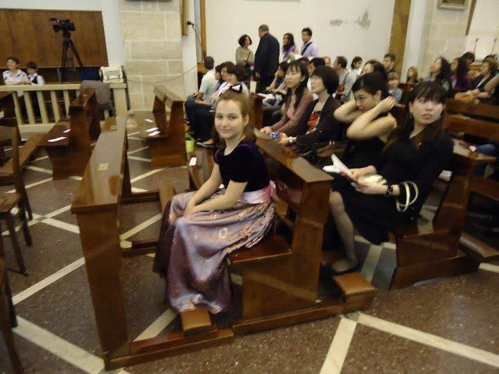 Angela Todorova as a girl waiting to play, seated in a hall