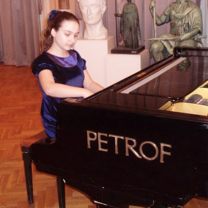 Angela Todorova as a child at a PETROF grand piano